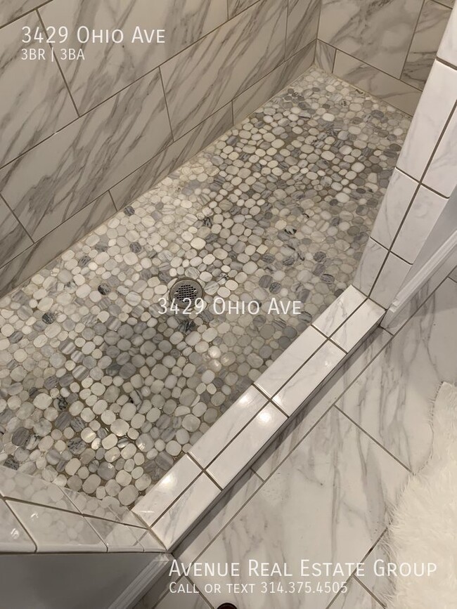 Building Photo - Beautifully Renovated Townhouse