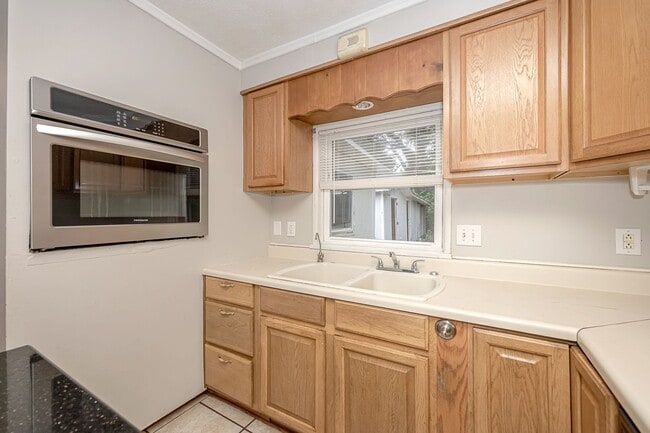 Building Photo - Cute Rental Home