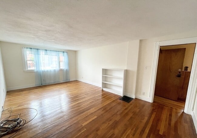 Building Photo - 72 Roseclair St