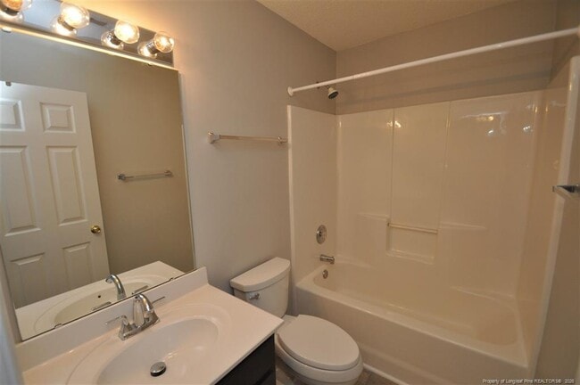 Building Photo - 117 Tiverton Woods Dr