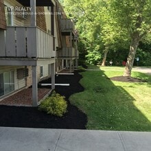 Building Photo - 1450 W River Rd N