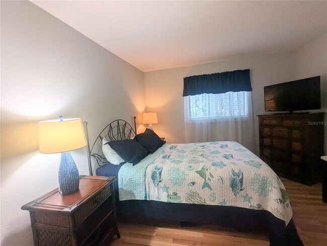 Building Photo - 1720 Lakeside Dr