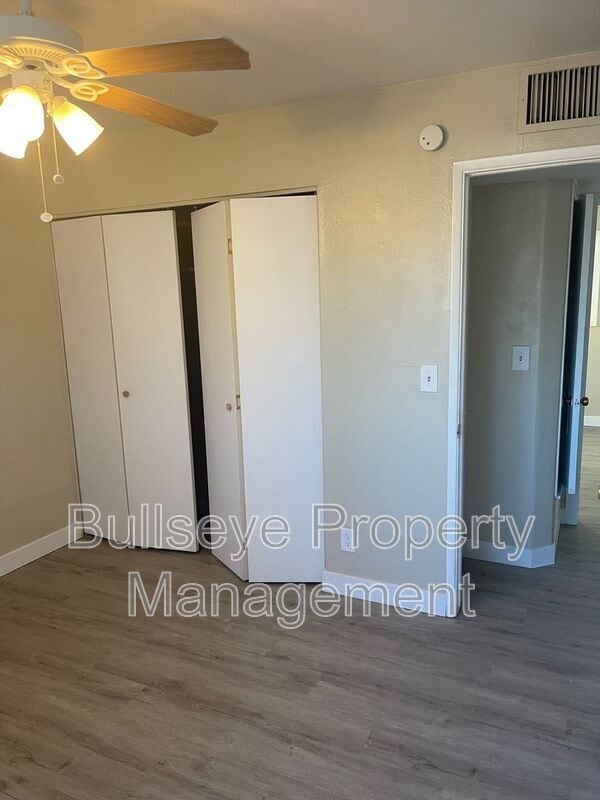 Building Photo - 3127 W Dahlia Dr