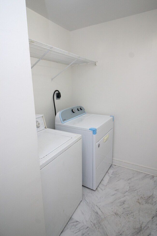 Building Photo - 1511 Bolton St