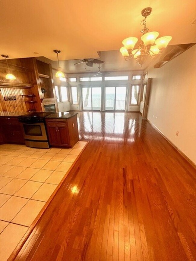 Building Photo - Gorgeous Water Front Home with Beach Access