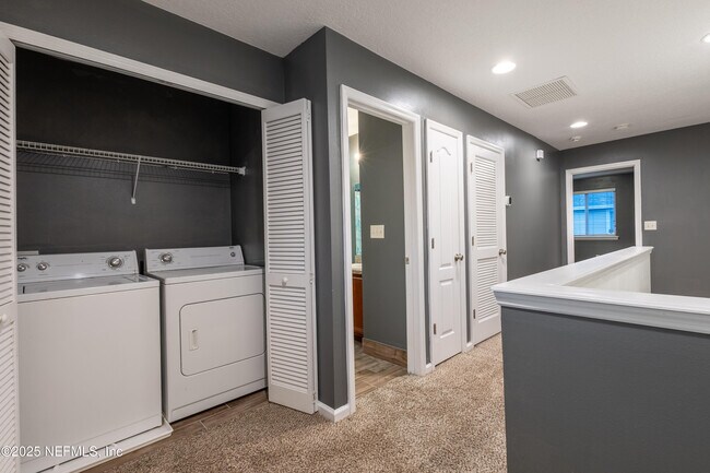 Building Photo - 8870 Inlet Bluff Dr