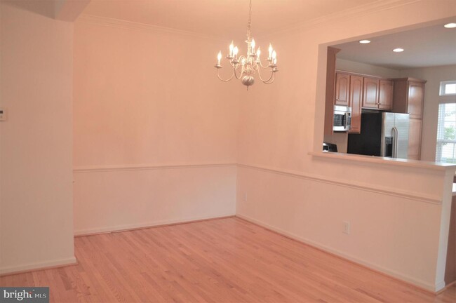 Building Photo - 200 Monroe Point Dr