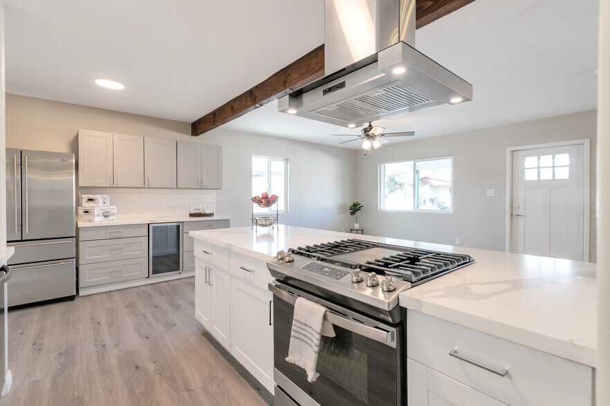 Building Photo - 2036 N 17th Pl