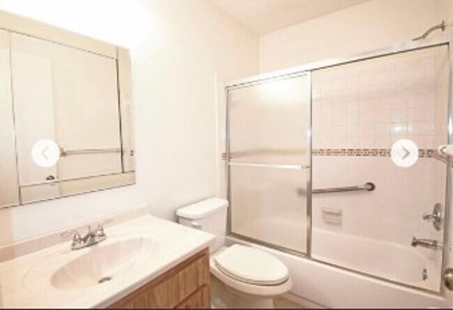 Building Photo - 2112 Oak Chace Ct