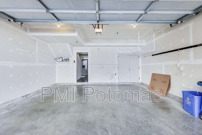 Building Photo - 127 Kandinsky Loop