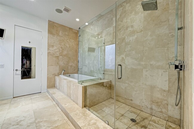 Building Photo - 5426 McCulloch Cir