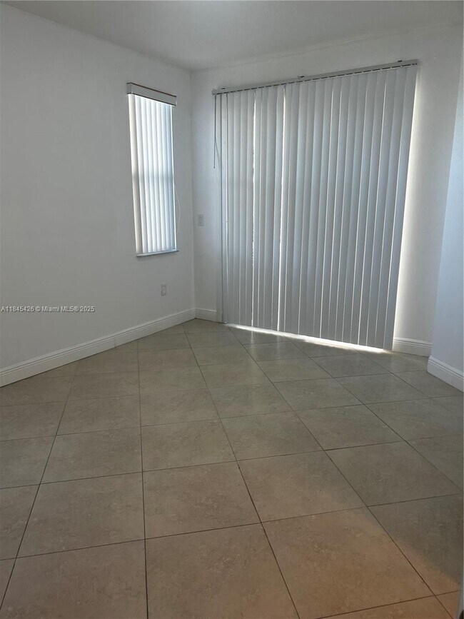 Building Photo - 4602 SW 160th Ave