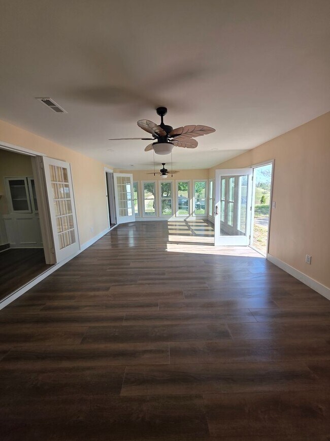 Building Photo - Newly Renovated Stunning Home