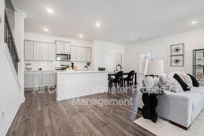 Building Photo - 607 Silver Moon Dr