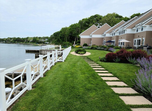 Building Photo - 62 Canoe Place Rd