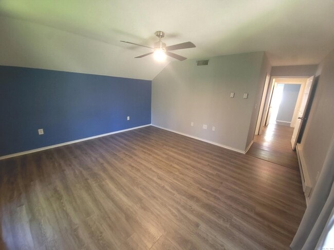 Building Photo - 41 Crocus Ln