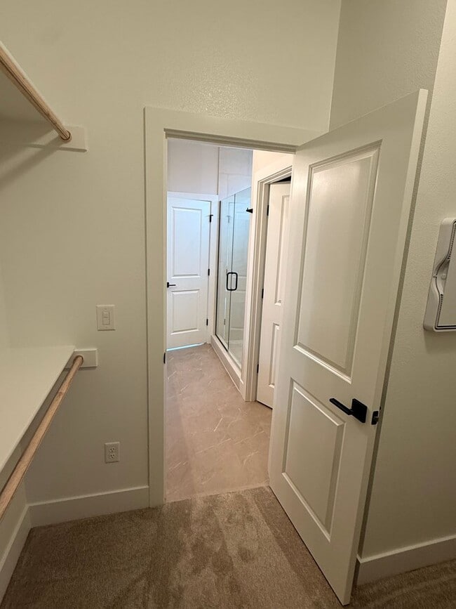 Building Photo - Goregous 3 Bedroom with Loft and Bonus Room! High Ceilings! Pantry! Keyless Entry! Double Oven & ...