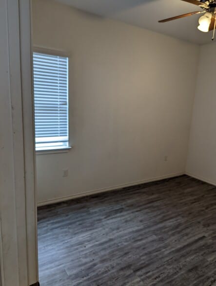 Building Photo - 801 Hallie Cv