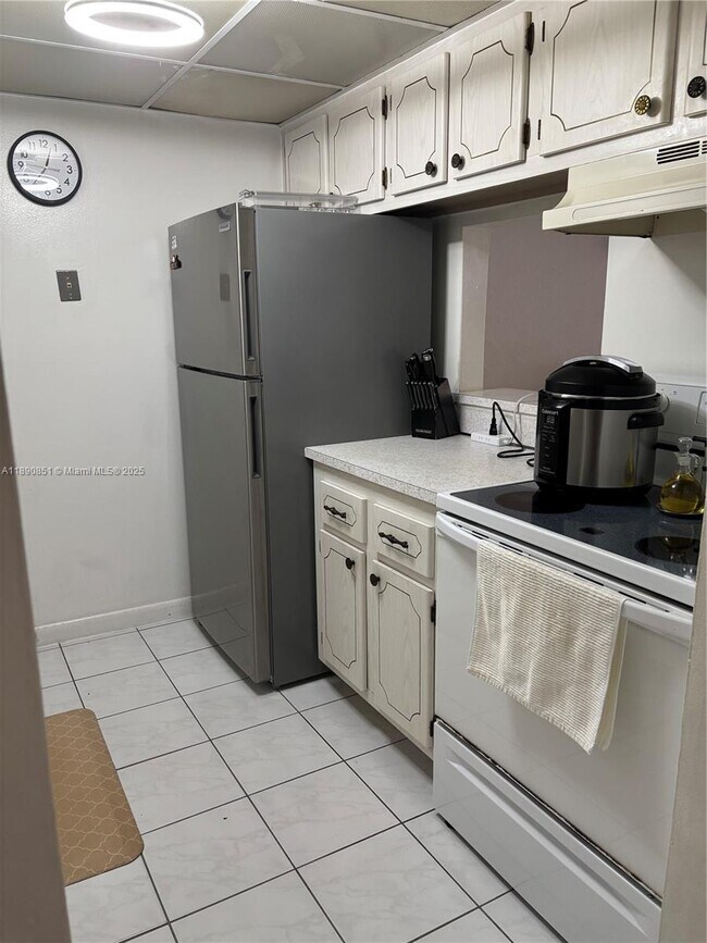 Building Photo - 14501 N Kendall Dr
