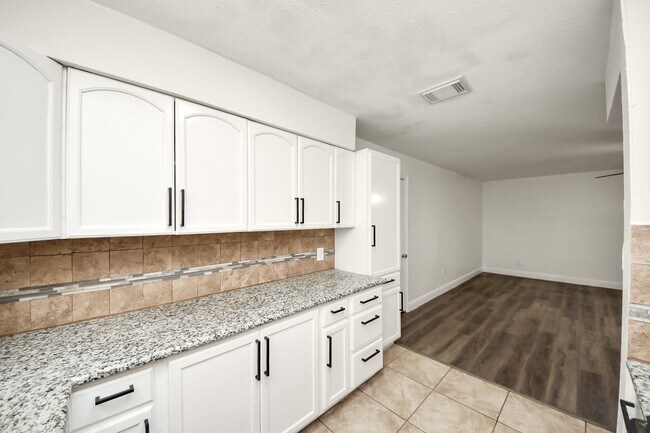 Building Photo - 1139 Hartwick Rd