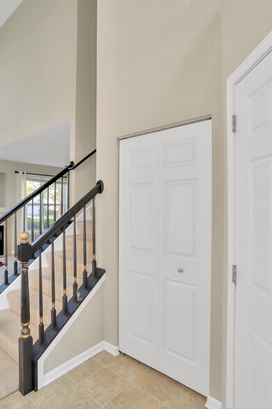 Building Photo - 2165 Sunrise Cir