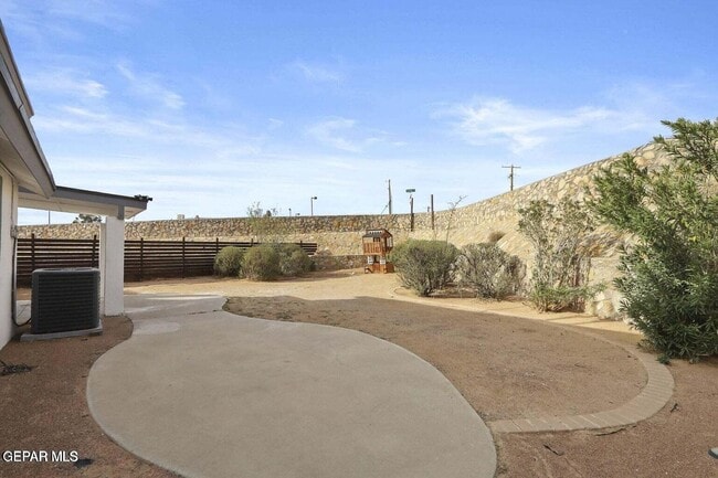 Building Photo - 653 Pete Payan Dr