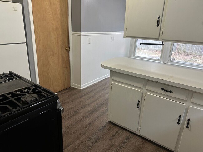 Building Photo - 2 Bedroom House