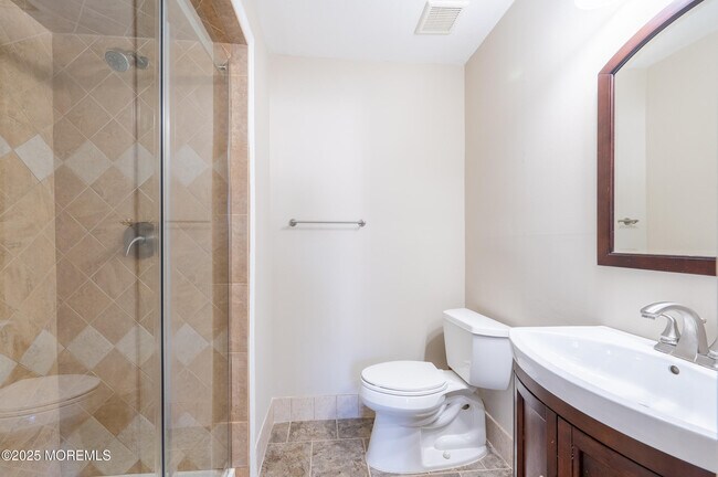 Building Photo - 157 Tulip Ln