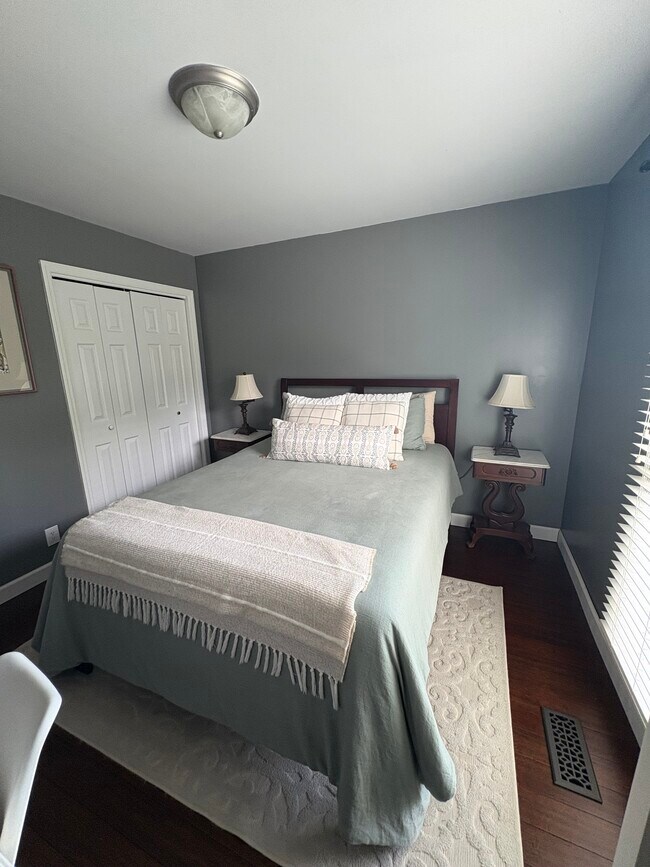 Building Photo - 5064 English Village Dr