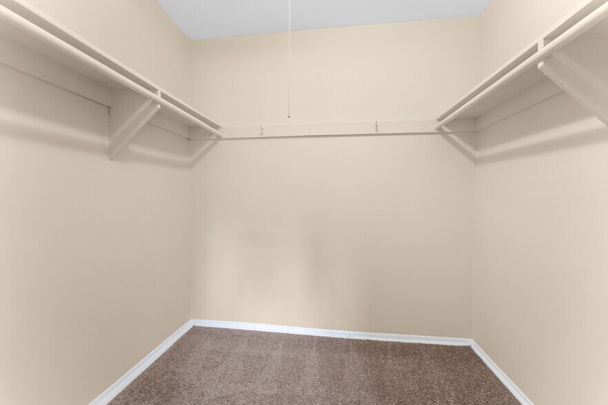 Building Photo - 5500 Karen Elaine Dr