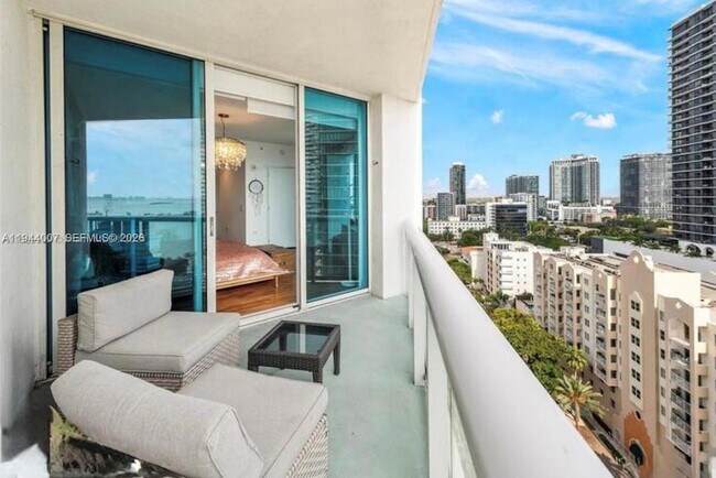 Building Photo - 480 NE 30th St