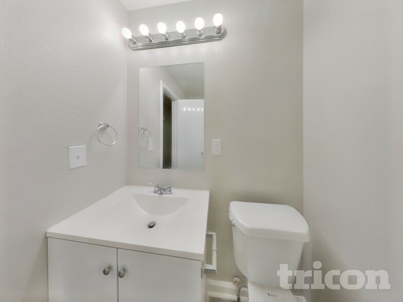 Building Photo - 23110 Newgate Dr