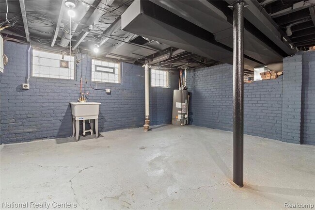 Building Photo - 767 Navahoe St