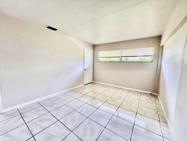 Building Photo - Live Comfortably in SE Cape Coral – Bright, Remodeled Home for Rent