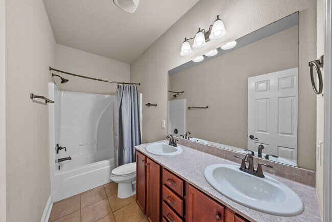 Building Photo - 3 Bedroom House in Ascension