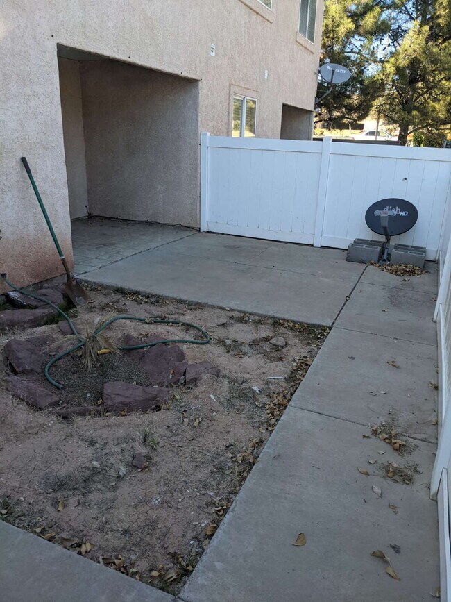 Building Photo - 3-Bed Townhouse in Saint George with Spacious 1400 Sq Ft Layout "