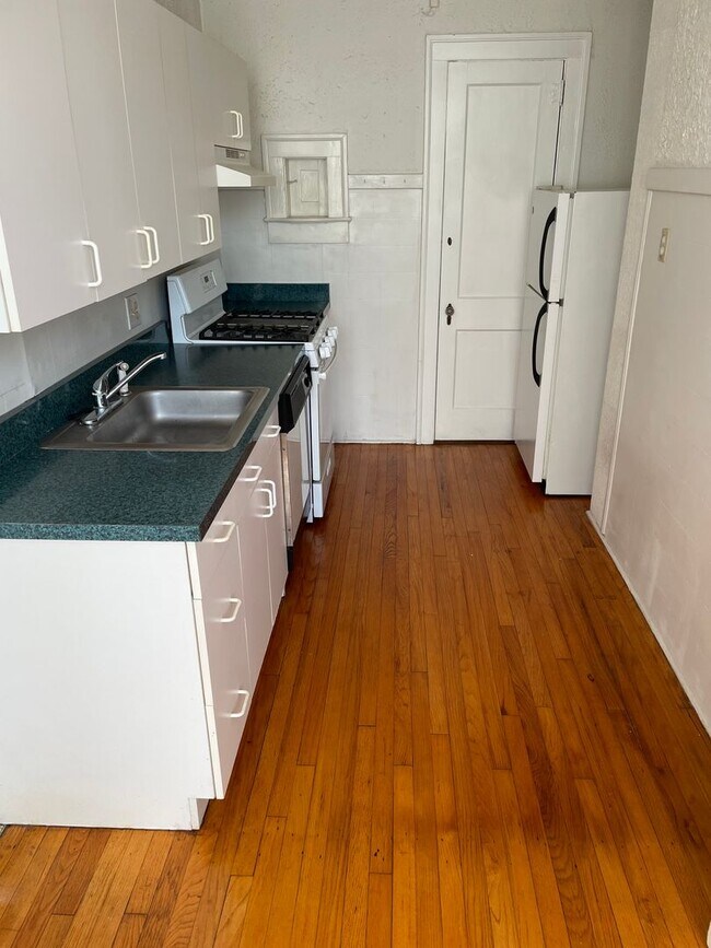 Building Photo - 1BD/1BA Apartment Uptown on Mardi Gras Parade Route