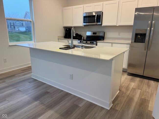 Building Photo - 2925 Grand Rdg Dr