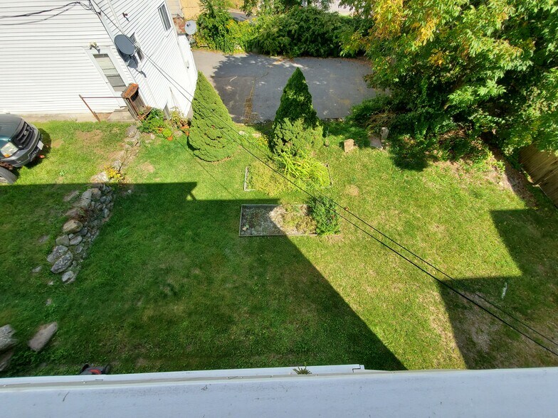 Nice back yard, with raised garden beds - 3 Ludlow St