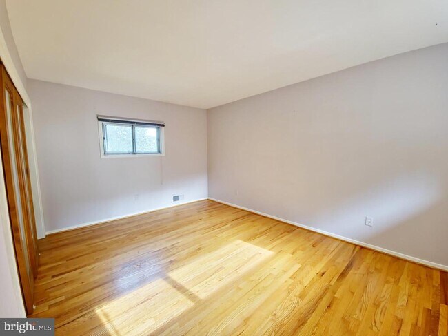 Building Photo - 8 Gruenther Ct