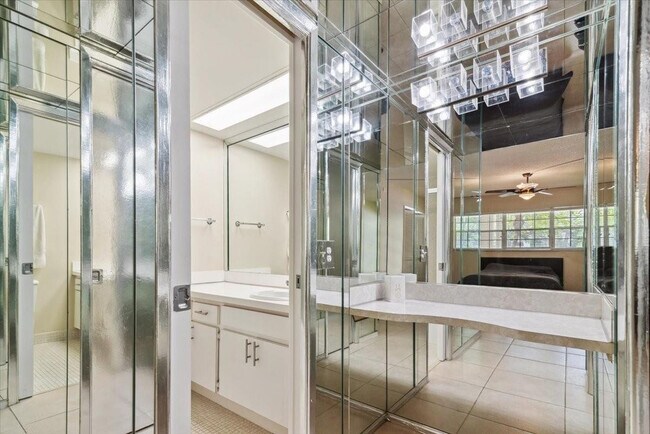 Building Photo - 3080 N Course Dr