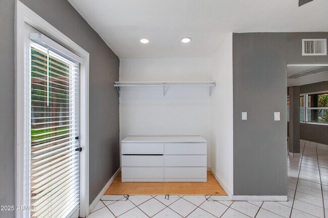 Building Photo - 4115 N 42nd Pl