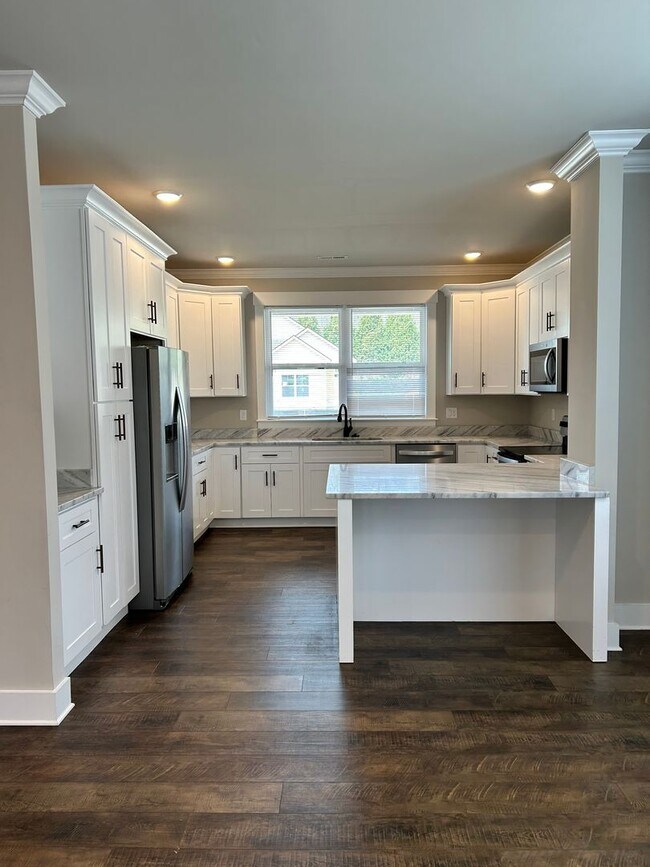 Building Photo - Beautiful New Build 4 Bed, 2.5 Bath, 2 Car Garage - Community Pool & Walking Trail!