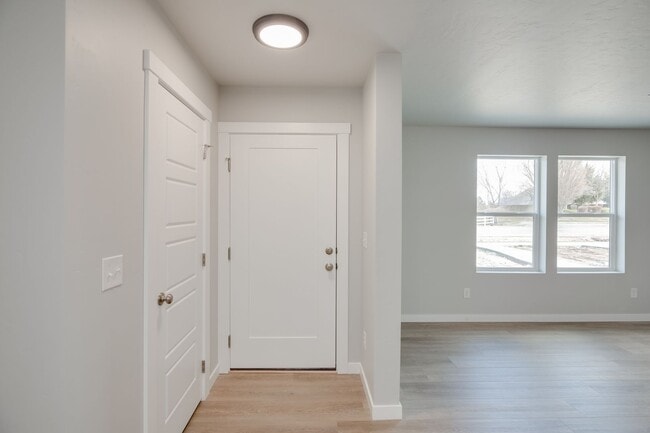 Building Photo - Incredible Townhomes. You’re New Home is Waiting.