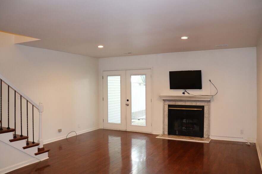 Building Photo - 703 Idlewood Ln