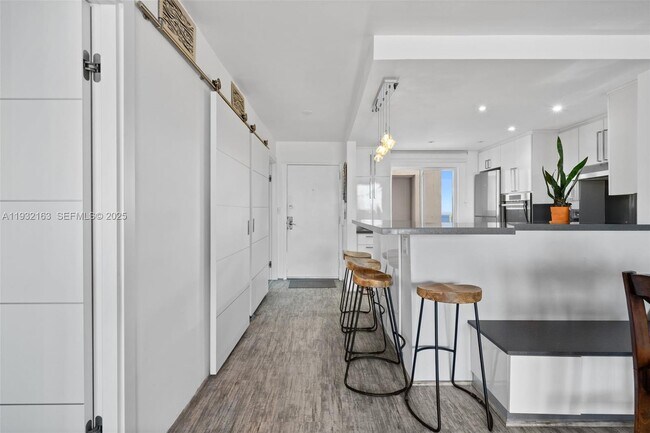 Building Photo - 4000 NE 170th St