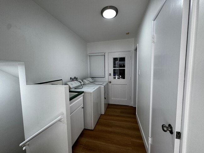 Building Photo - SPACIOUS 3 BEDROOM 2.5 BATH IN THE HEART OF LOS FELIZ