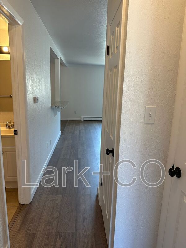 Building Photo - 3014 Mallard Dr
