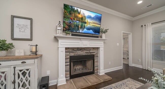 Building Photo - "Exquisite 4-Bedroom Home in Hazel Green with Granite Finishes & Cozy Fireplace!"