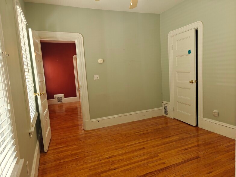 Bedroom 2 - 33 Hawthorne St